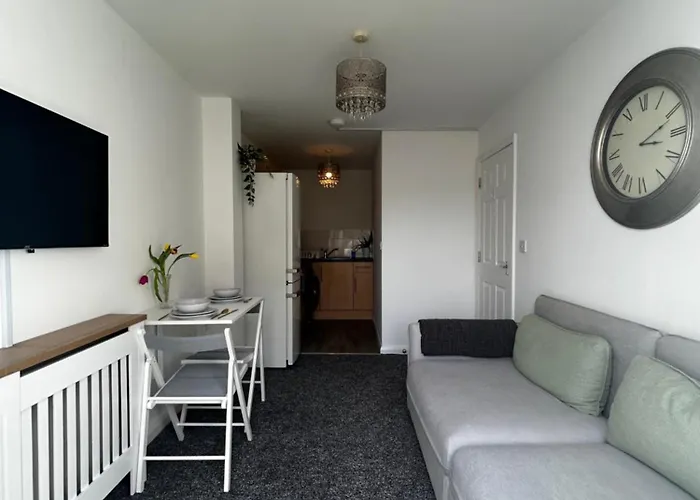 Апартаменти Canal Apartments,roof Temple Meads Station - 10 Minutes *